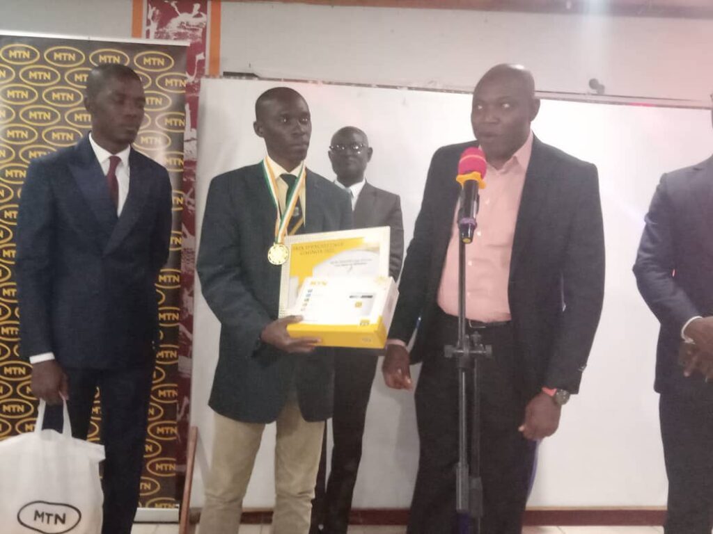 Laine Gonkanou, de la Région du Cavally a été désigné meilleur correspondant de presse, dans la catégorie "presse en ligne" en Côte d'Ivoire. C’était ce samedi 12 novembre 2022 à Gagnoa.