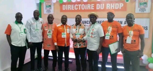 350 secrétaires départementaux du RHDP ont reçu leur feuille de route en présence du Président Alassane Ouattara.