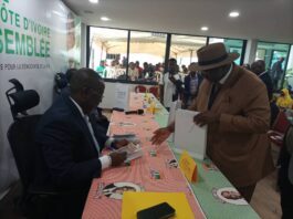 Le professeur Lacina Coulibaly, président de l’université polytechnique de Man et cadre du Rassemblement des Houphouëtistes pour la Démocratie et la Paix (RHDP), à l’orée des prochaines élections, tire sur la sonnette d’alarme avec son dernier ouvrage « Mémoire d’octobre 2020 pour que la Côte d’Ivoire ne vivent plus jamais de violences politiques » dont il a fait la dédicace au siège du RHDP.